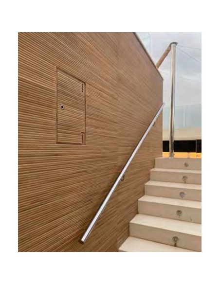 Puerta metálica panelable luz 750x1000mm de exterior.