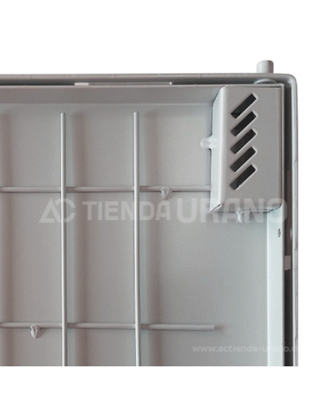 Puerta metálica panelable luz 420x1250mm de exterior.