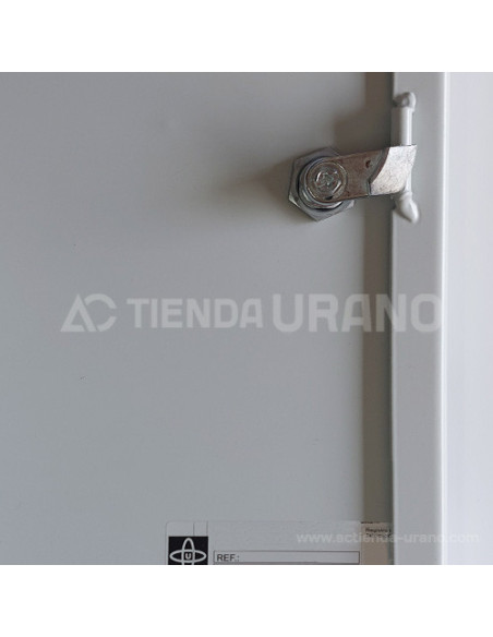 Puerta metálica panelable luz 600x1650mm de exterior.