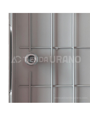 Puerta metálica panelable luz 600x700mm de exterior.